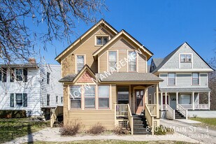 820 W Main St in Kalamazoo, MI - Building Photo