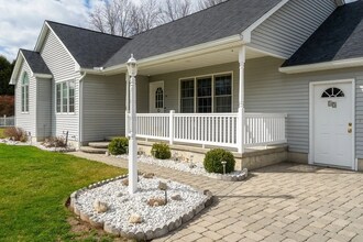 15 Holly Cir in Easthampton, MA - Building Photo - Building Photo
