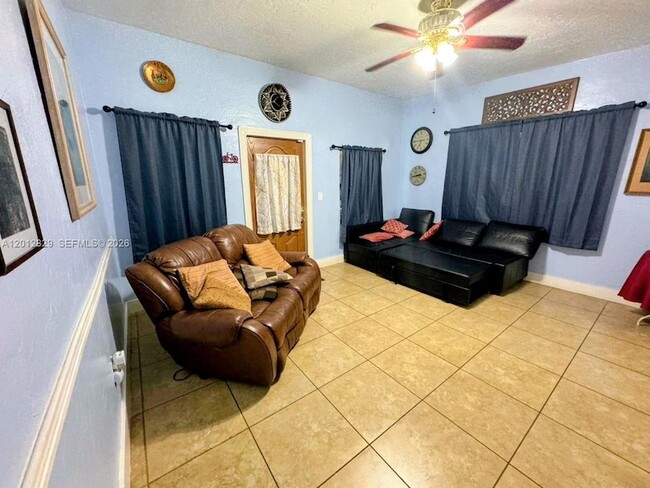965 NE 146th St in North Miami, FL - Building Photo - Building Photo