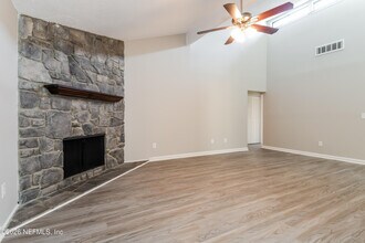 11665 Summer Tree Rd N in Jacksonville, FL - Building Photo - Building Photo