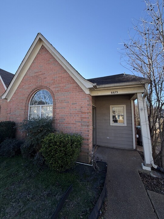 6675 Whitten Pine Dr in Memphis, TN - Building Photo