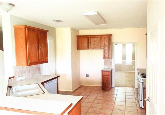 8810 Nairn St in Rowlett, TX - Foto de edificio - Building Photo
