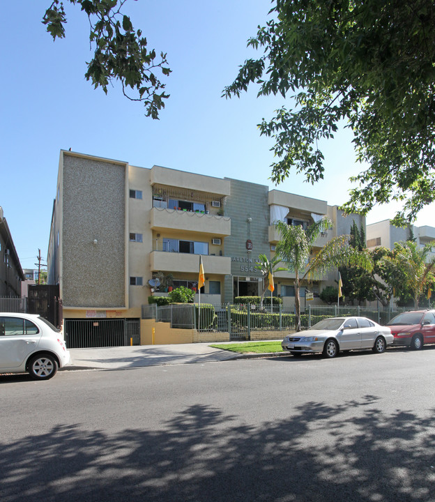 Carlton West Apartments in Los Angeles, CA - Building Photo