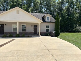 632 Cooper Square in Cookeville, TN - Building Photo