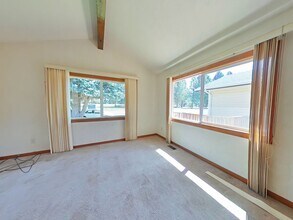 1445 Belmont Ave SW in Albany, OR - Building Photo - Building Photo