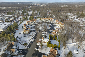 Oak Brook Estates in North Haven, CT - Foto de edificio - Building Photo