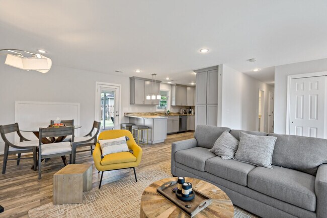 6532 Summerton Way in Springfield, VA - Building Photo - Building Photo