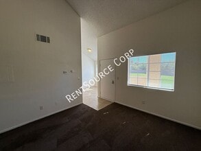 44545 16th St E in Lancaster, CA - Building Photo - Building Photo