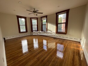338 K St, Unit 1 in Boston, MA - Foto de edificio - Building Photo