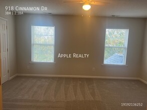 918 Cinnamon Dr in Durham, NC - Building Photo - Building Photo