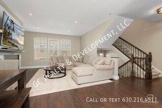 927 Indigo Ct in Hanover Park, IL - Building Photo - Building Photo