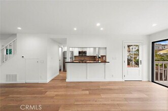 405 Heliotrope Ave in Newport Beach, CA - Building Photo - Building Photo