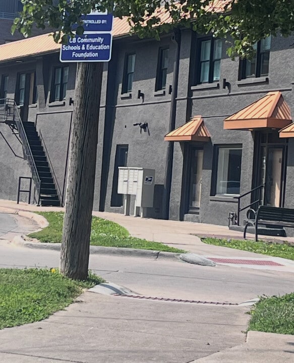 8 N 1st St in Council Bluffs, IA - Foto de edificio