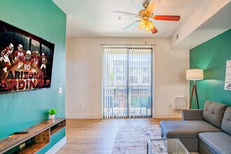 6610 N 93rd Ave in Glendale, AZ - Foto de edificio - Building Photo