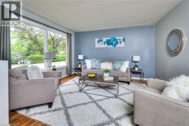 196 Walker St in Cambridge, ON - Building Photo - Building Photo