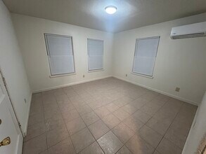 217 N 1st St, Unit 7 in Kingsville, TX - Building Photo - Building Photo