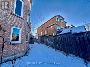 72 Fortune Crescent in Richmond Hill, ON - Building Photo - Building Photo