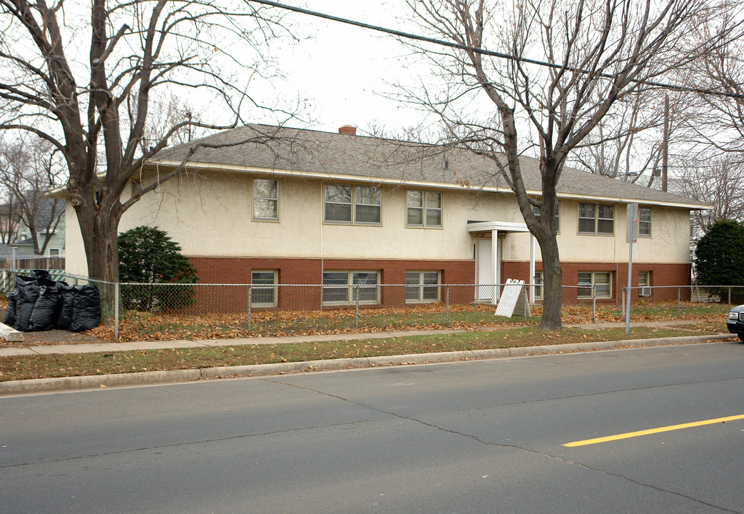 475 Saint Clair Ave in St. Paul, MN - Building Photo