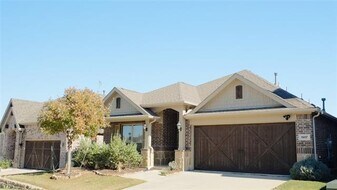 1907 Edgecreek Path in Carrollton, TX - Building Photo