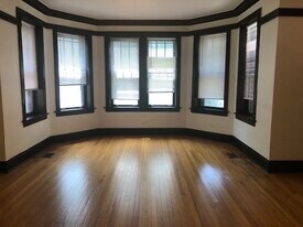 1032 W Oakdale Ave in Chicago, IL - Building Photo