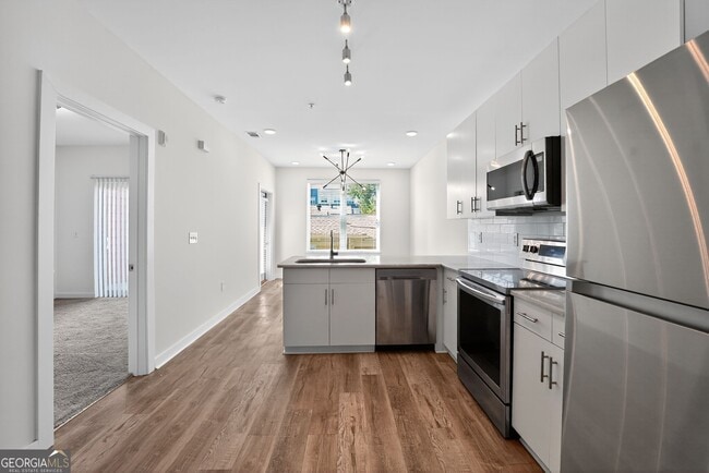 property at 525 Parkway Dr NE