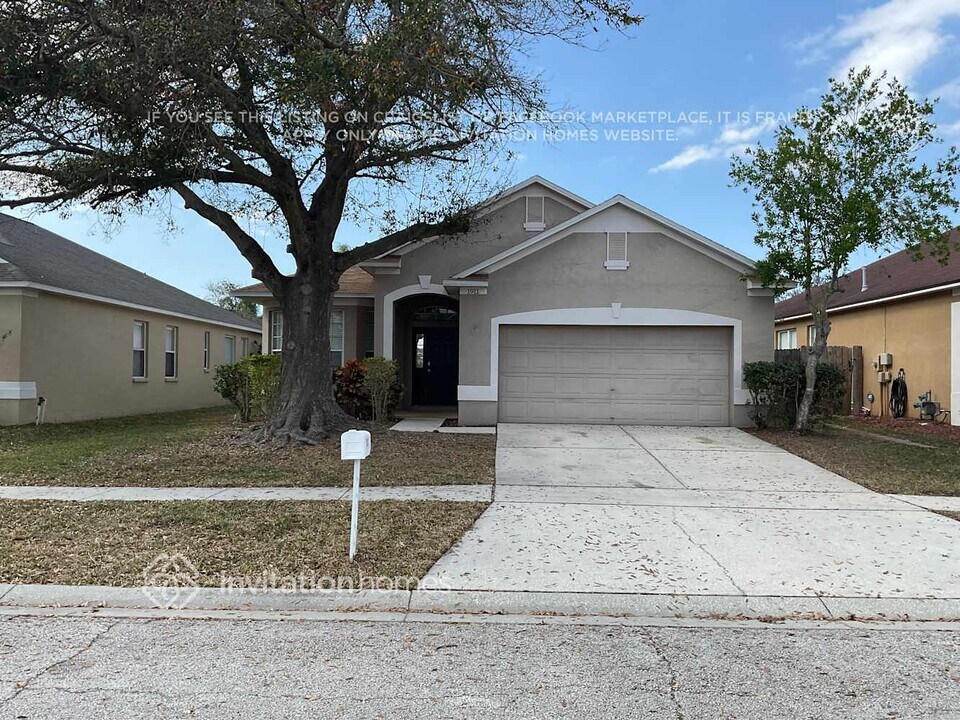 1911 Sedgefield St in Brandon, FL - Foto de edificio