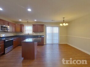 613 Slippery Moss Dr in Spartanburg, SC - Foto de edificio - Building Photo