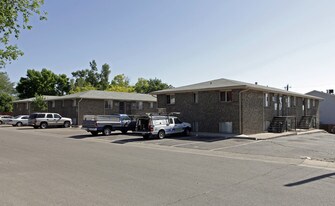 3036-3040 Lakeside Dr in Evans, CO - Building Photo