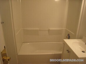 60 Egmont St in Brookline, MA - Foto de edificio - Building Photo