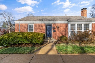 The Square on Mcknight in St. Louis, MO - Building Photo - Building Photo