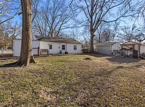 1902 Meadow Dr in Champaign, IL - Building Photo - Building Photo