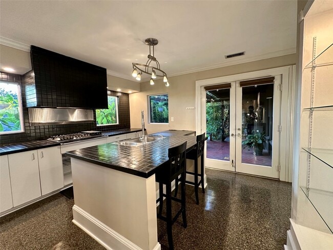 property at 2614 White Oak Dr