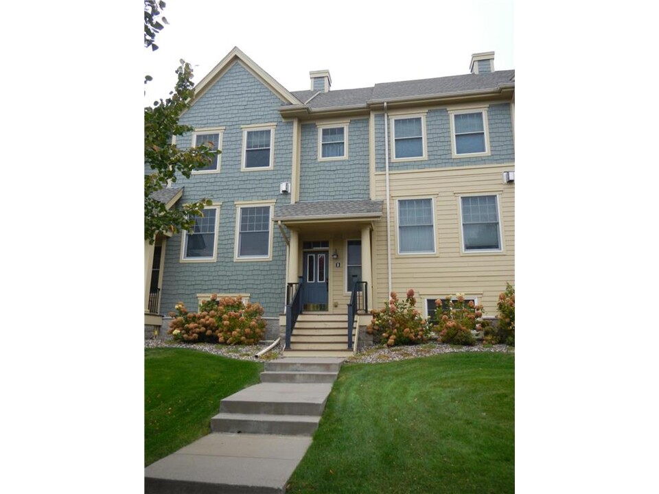 10752 Falling Water Ln in Woodbury, MN - Foto de edificio