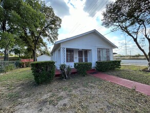 230 Hosack Ave in San Antonio, TX - Foto de edificio - Building Photo