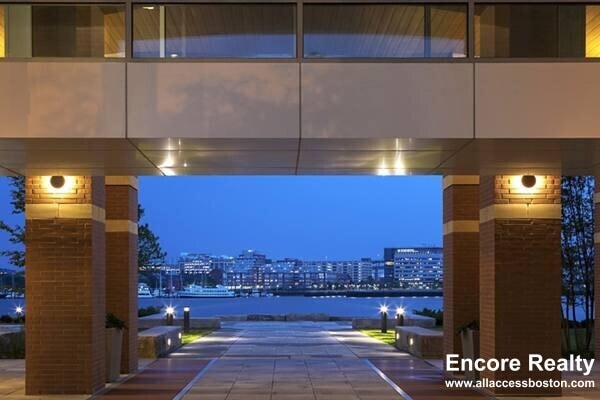 126 Border St in Boston, MA - Building Photo - Building Photo