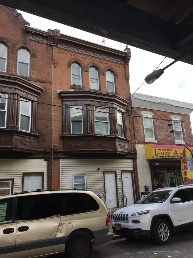 3303 Kensington Ave in Philadelphia, PA - Foto de edificio - Building Photo