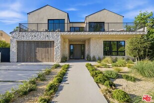 16643 Addison St in Los Angeles, CA - Building Photo