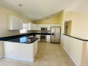 7183 Sussex Ln in Englewood, FL - Building Photo - Building Photo
