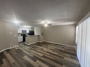 5148 Park Central Dr in Orlando, FL - Foto de edificio - Building Photo