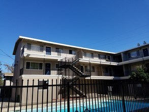 Caltega in Mountain View, CA - Foto de edificio - Building Photo