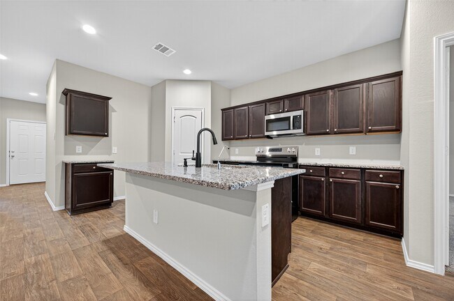 40320 Hilltop Pr Dr in Magnolia, TX - Foto de edificio - Building Photo