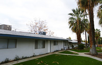 College Gardens in Bakersfield, CA - Foto de edificio - Building Photo