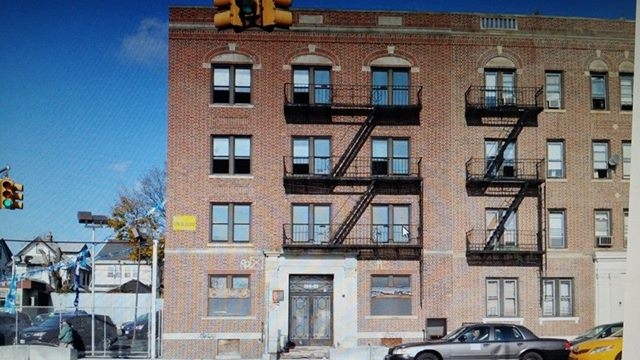 14601 Hillside Ave in Jamaica, NY - Building Photo