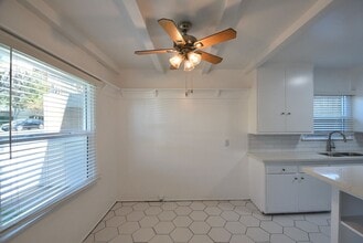 5220 Radford Ave in Los Angeles, CA - Foto de edificio - Building Photo