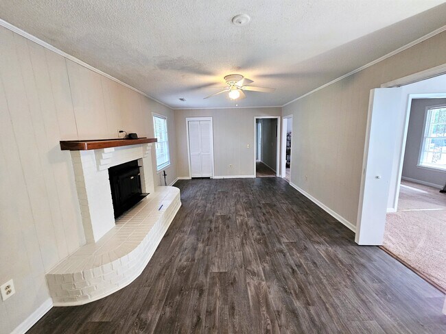 1521 Poinsettia Rd in Charleston, SC - Building Photo - Building Photo