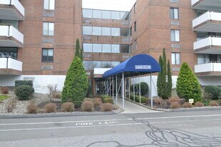 1460 Elm St in Stratford, CT - Building Photo