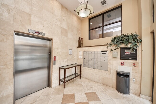 2203 Dorrington St in Houston, TX - Foto de edificio - Building Photo