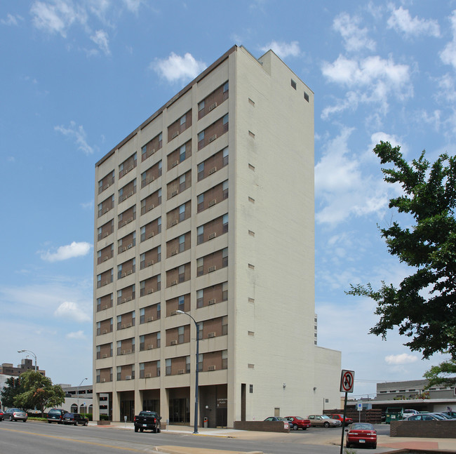 Landmark Plaza in Topeka, KS - Building Photo - Building Photo