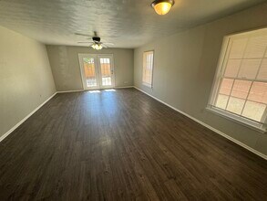 2103 49th St, Unit D in Lubbock, TX - Building Photo - Building Photo