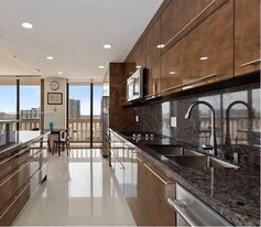 19355 Turnberry Way in Miami, FL - Building Photo